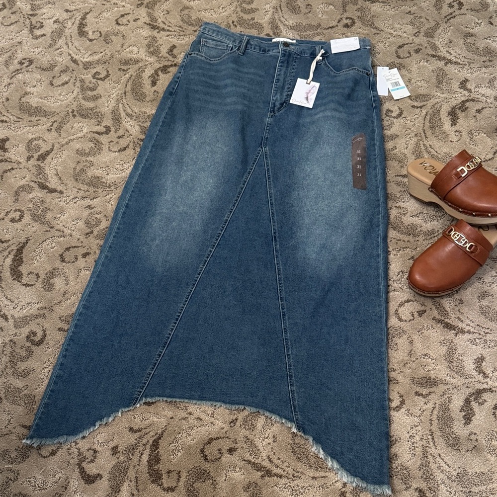 Jessica Simpson Della maxi skirt